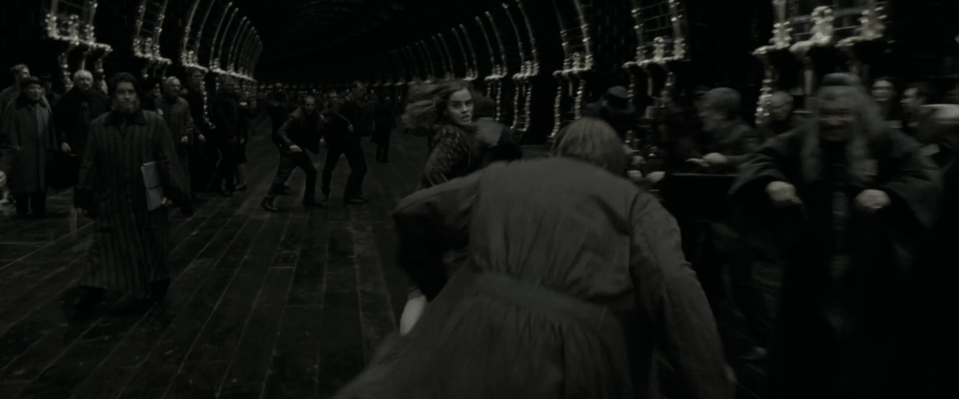 EmmaWatsonFan_dot_nl-HarryPotterAndTheDeathlyHallowsPart1-3664.jpg EmmaWatsonFan_dot_nl-HarryPotterAndTheDeathlyHallowsPart1-3664.jpg