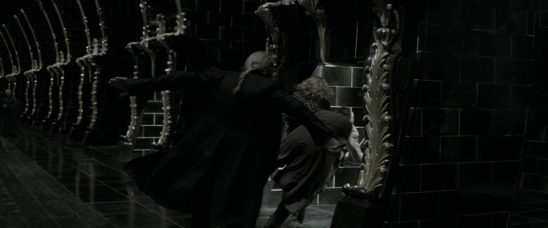 EmmaWatsonFan_dot_nl-HarryPotterAndTheDeathlyHallowsPart1-3683.jpg EmmaWatsonFan_dot_nl-HarryPotterAndTheDeathlyHallowsPart1-3683.jpg