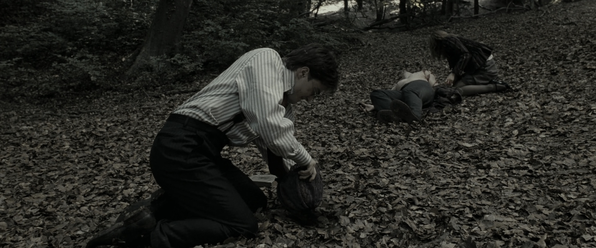 EmmaWatsonFan_dot_nl-HarryPotterAndTheDeathlyHallowsPart1-3734.jpg EmmaWatsonFan_dot_nl-HarryPotterAndTheDeathlyHallowsPart1-3734.jpg