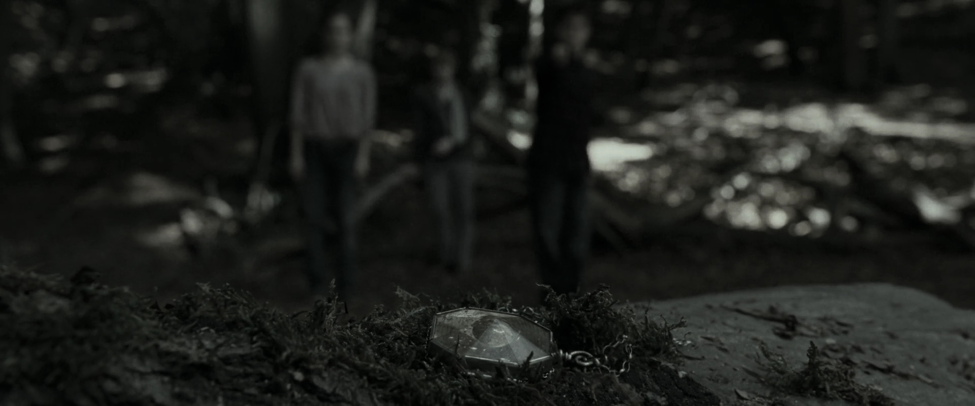 EmmaWatsonFan_dot_nl-HarryPotterAndTheDeathlyHallowsPart1-3833.jpg EmmaWatsonFan_dot_nl-HarryPotterAndTheDeathlyHallowsPart1-3833.jpg