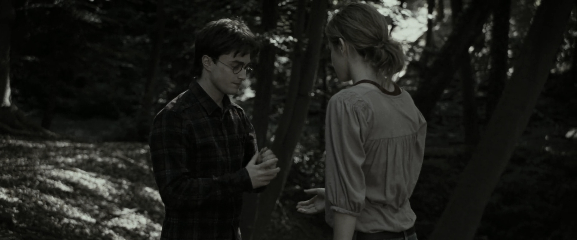 EmmaWatsonFan_dot_nl-HarryPotterAndTheDeathlyHallowsPart1-4053.jpg EmmaWatsonFan_dot_nl-HarryPotterAndTheDeathlyHallowsPart1-4053.jpg