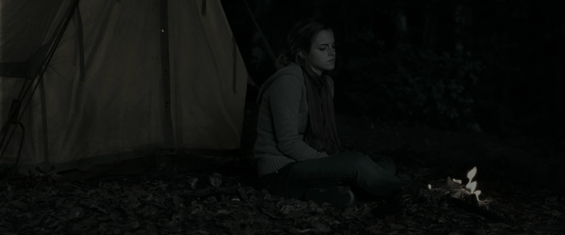 EmmaWatsonFan_dot_nl-HarryPotterAndTheDeathlyHallowsPart1-4078.jpg EmmaWatsonFan_dot_nl-HarryPotterAndTheDeathlyHallowsPart1-4078.jpg