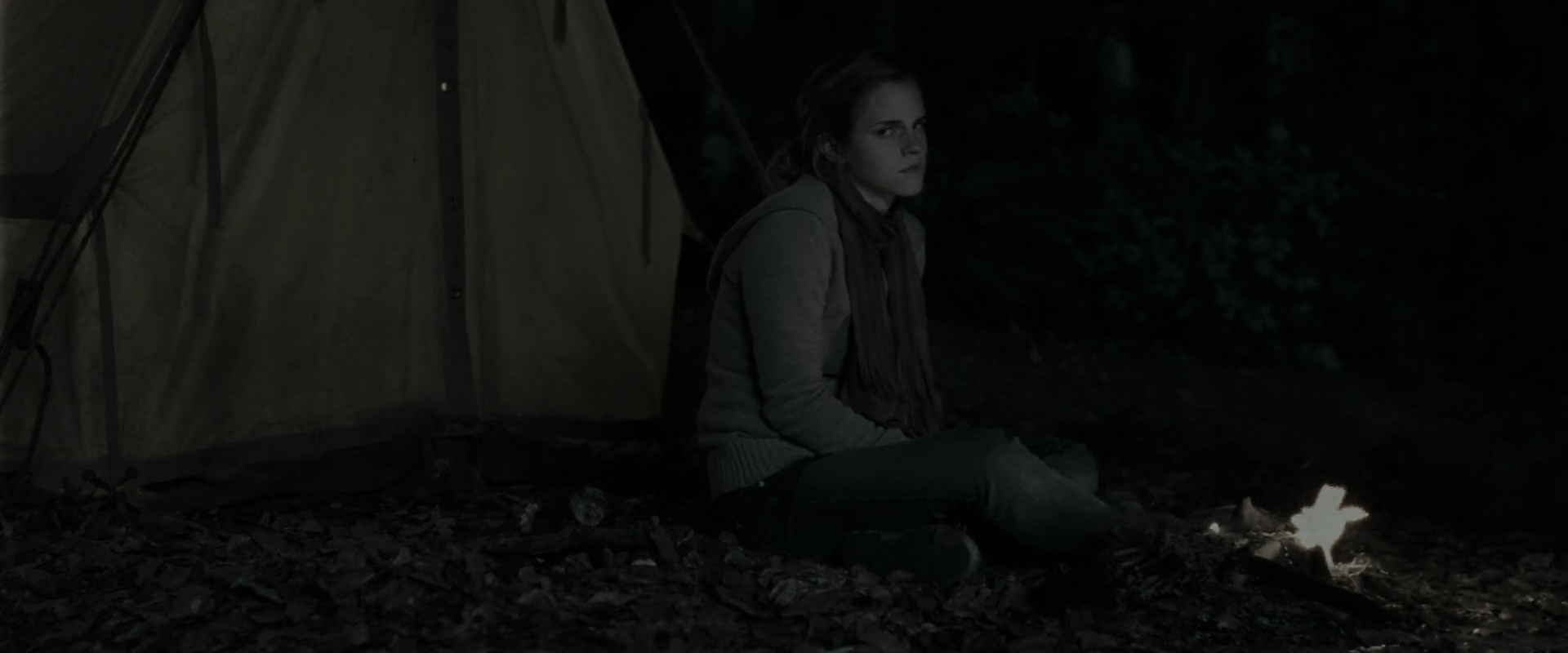 EmmaWatsonFan_dot_nl-HarryPotterAndTheDeathlyHallowsPart1-4080.jpg EmmaWatsonFan_dot_nl-HarryPotterAndTheDeathlyHallowsPart1-4080.jpg