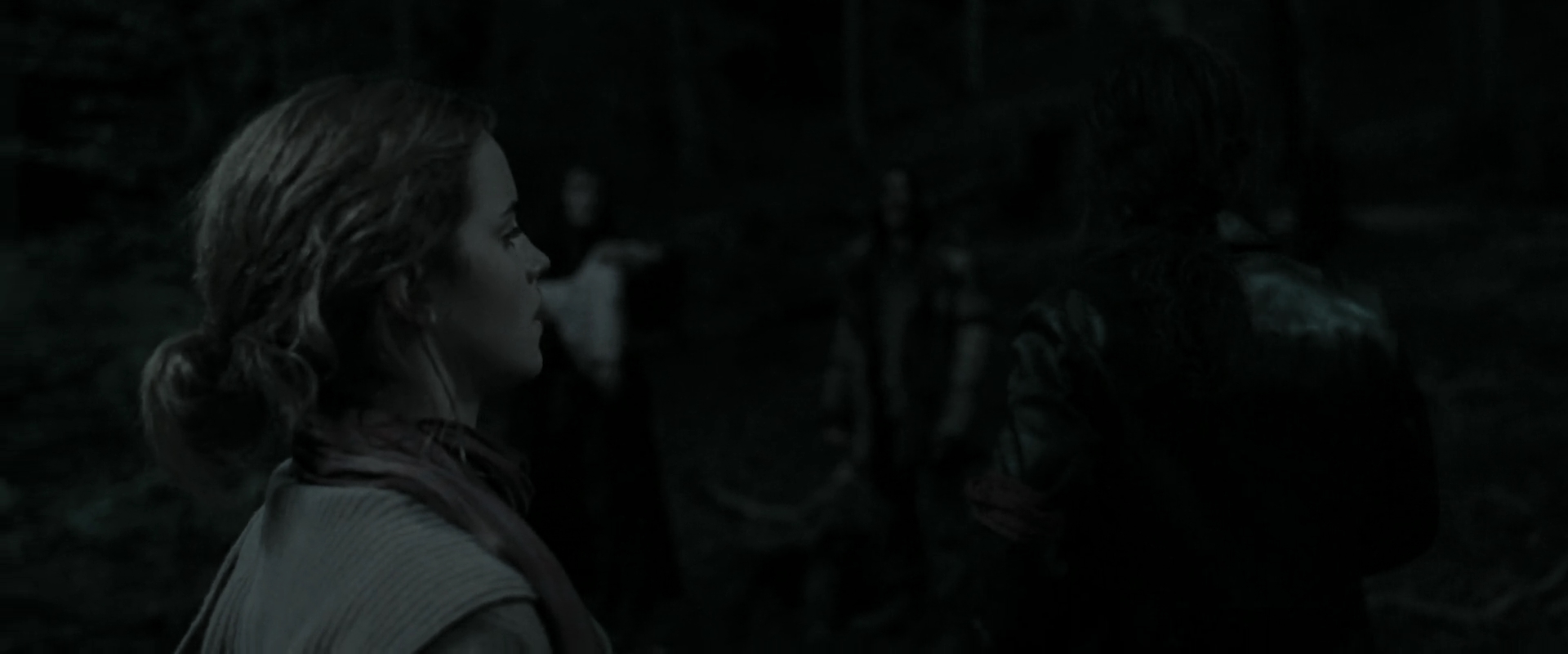 EmmaWatsonFan_dot_nl-HarryPotterAndTheDeathlyHallowsPart1-4203.jpg EmmaWatsonFan_dot_nl-HarryPotterAndTheDeathlyHallowsPart1-4203.jpg