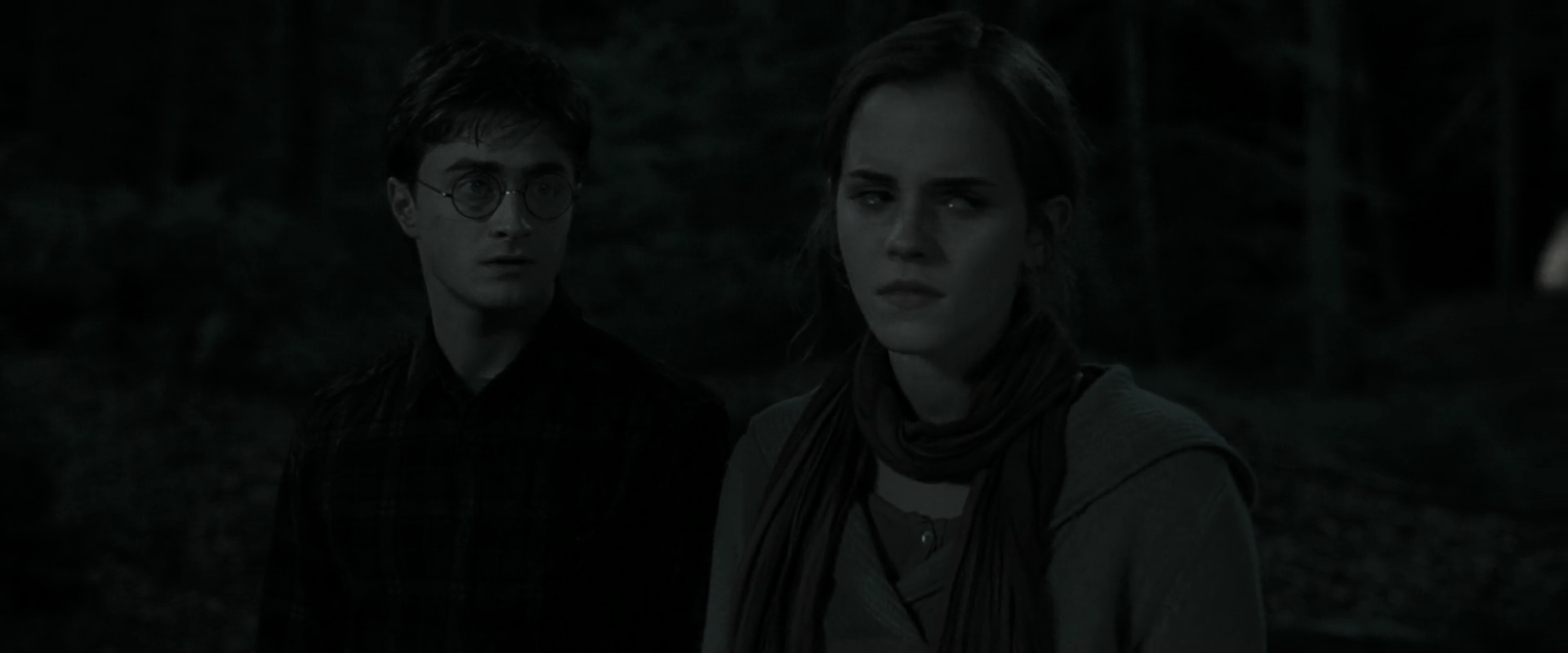 EmmaWatsonFan_dot_nl-HarryPotterAndTheDeathlyHallowsPart1-4220.jpg EmmaWatsonFan_dot_nl-HarryPotterAndTheDeathlyHallowsPart1-4220.jpg