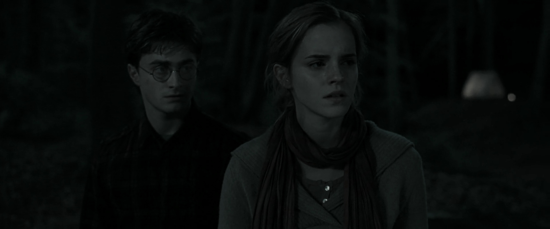 EmmaWatsonFan_dot_nl-HarryPotterAndTheDeathlyHallowsPart1-4226.jpg EmmaWatsonFan_dot_nl-HarryPotterAndTheDeathlyHallowsPart1-4226.jpg