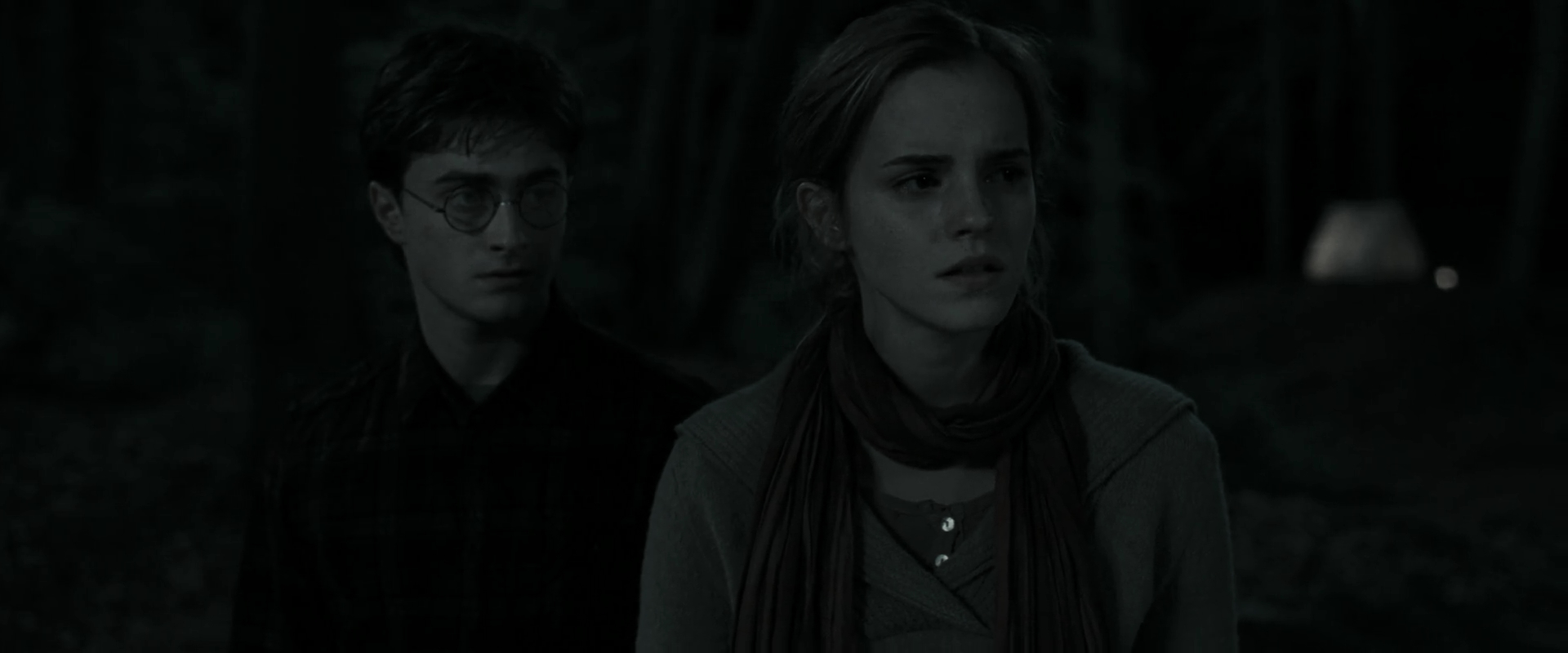 EmmaWatsonFan_dot_nl-HarryPotterAndTheDeathlyHallowsPart1-4227.jpg EmmaWatsonFan_dot_nl-HarryPotterAndTheDeathlyHallowsPart1-4227.jpg