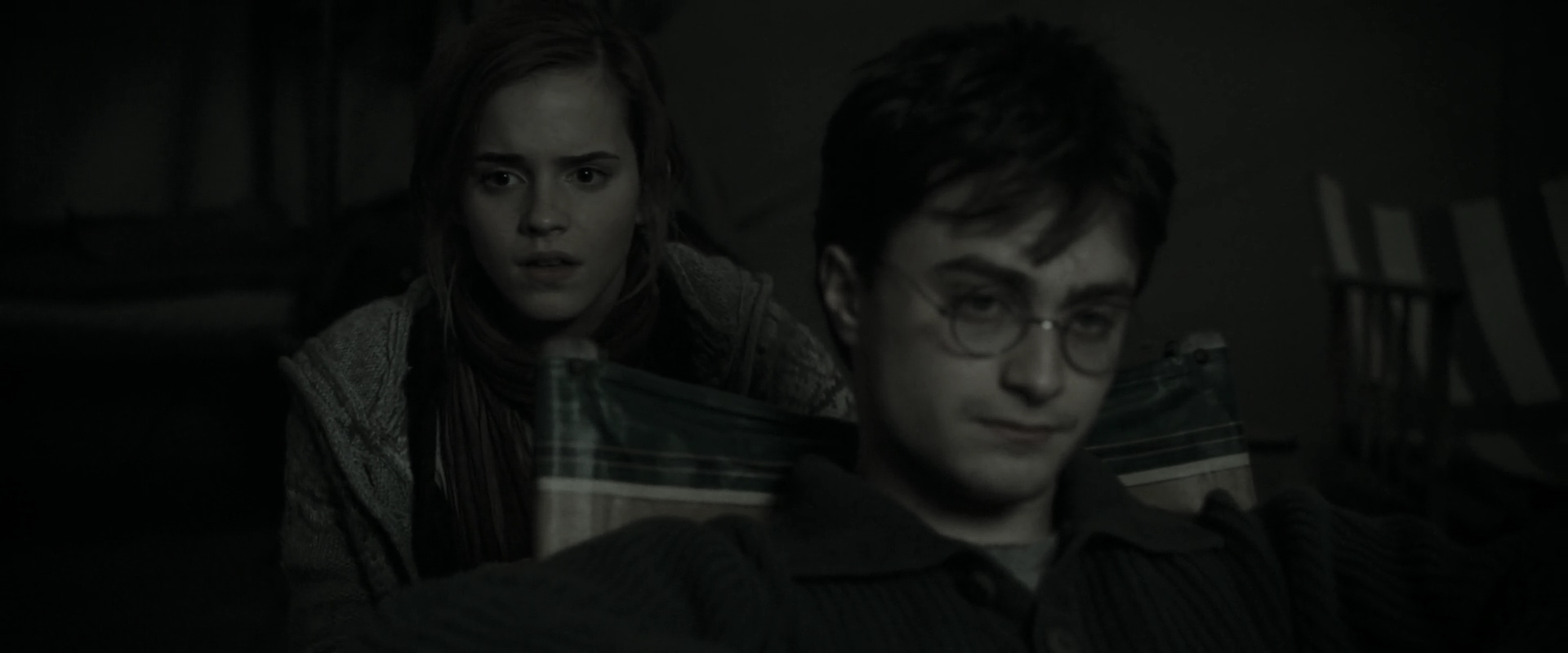 EmmaWatsonFan_dot_nl-HarryPotterAndTheDeathlyHallowsPart1-4345.jpg EmmaWatsonFan_dot_nl-HarryPotterAndTheDeathlyHallowsPart1-4345.jpg