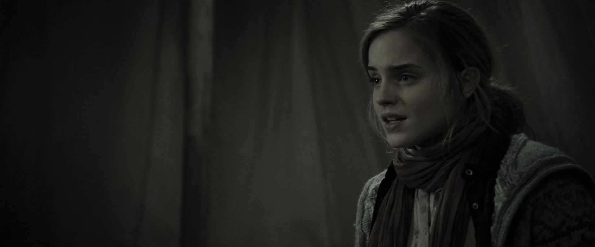 EmmaWatsonFan_dot_nl-HarryPotterAndTheDeathlyHallowsPart1-4361.jpg
