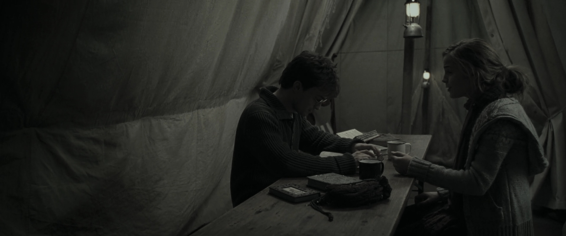 EmmaWatsonFan_dot_nl-HarryPotterAndTheDeathlyHallowsPart1-4408.jpg EmmaWatsonFan_dot_nl-HarryPotterAndTheDeathlyHallowsPart1-4408.jpg