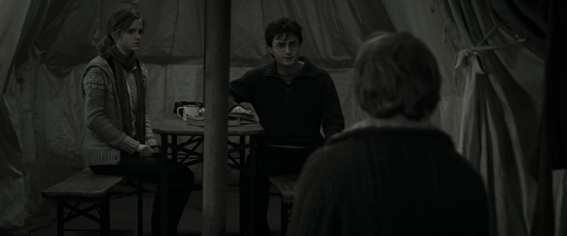 EmmaWatsonFan_dot_nl-HarryPotterAndTheDeathlyHallowsPart1-4435.jpg EmmaWatsonFan_dot_nl-HarryPotterAndTheDeathlyHallowsPart1-4435.jpg