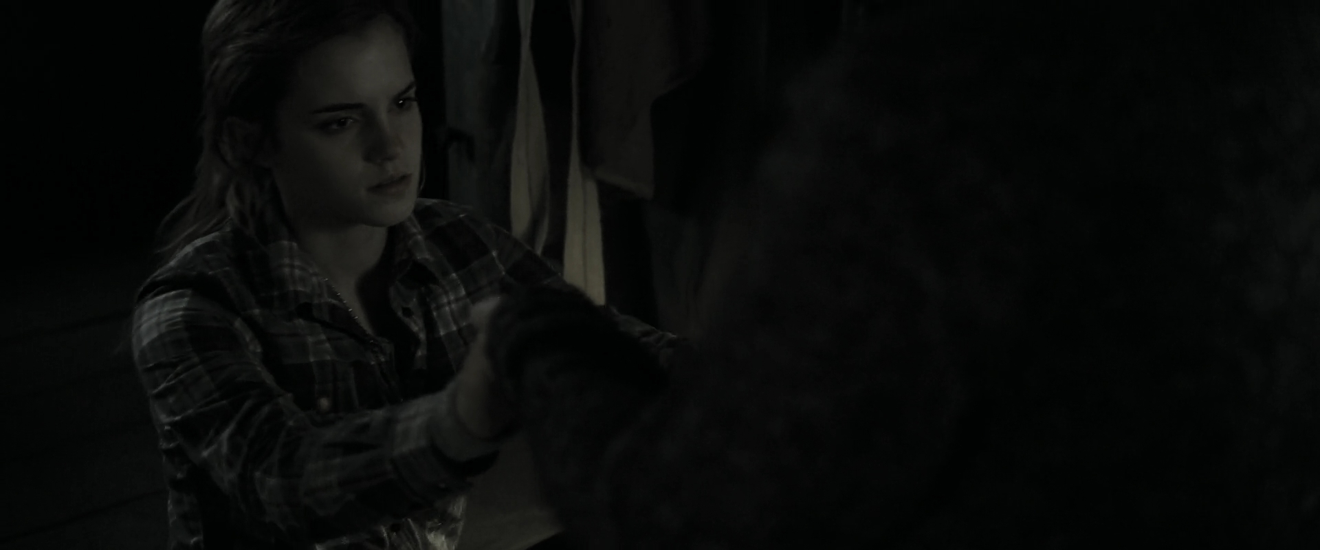 EmmaWatsonFan_dot_nl-HarryPotterAndTheDeathlyHallowsPart1-4692.jpg EmmaWatsonFan_dot_nl-HarryPotterAndTheDeathlyHallowsPart1-4692.jpg