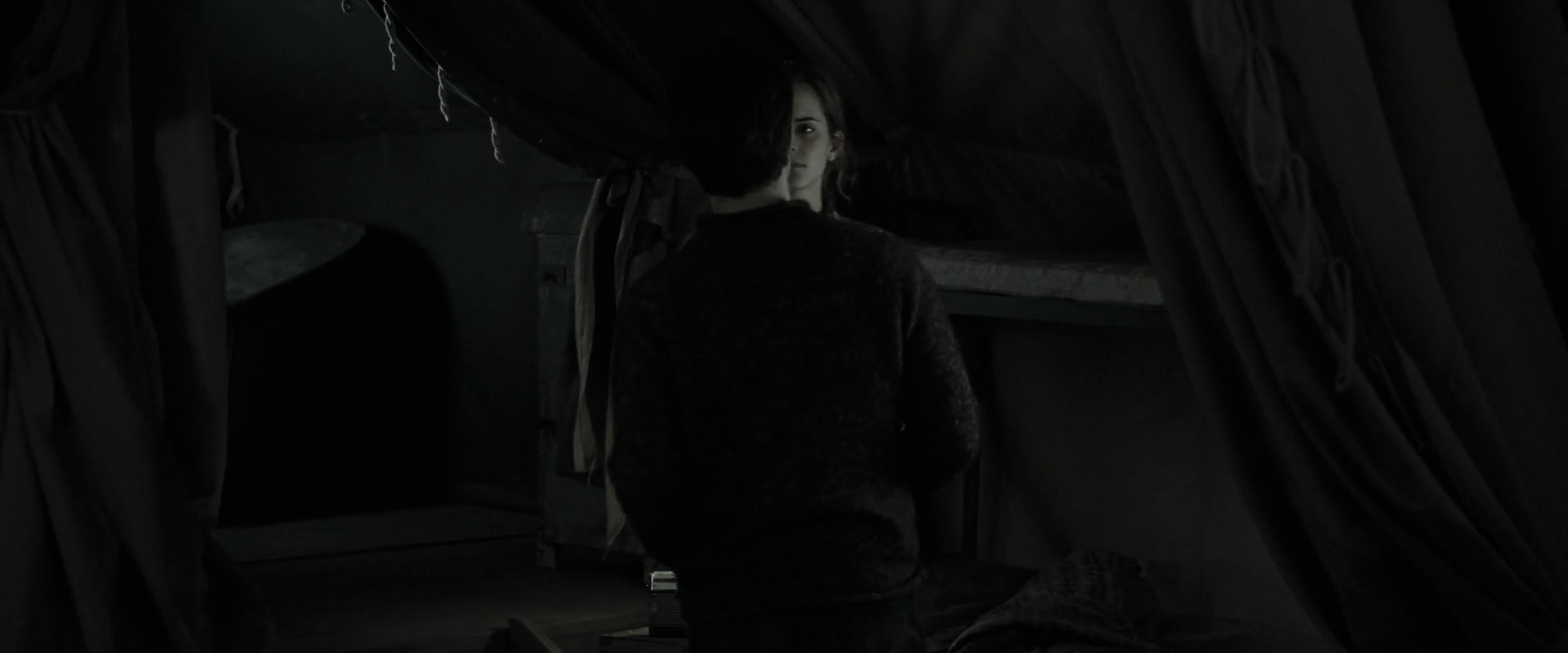 EmmaWatsonFan_dot_nl-HarryPotterAndTheDeathlyHallowsPart1-4707.jpg EmmaWatsonFan_dot_nl-HarryPotterAndTheDeathlyHallowsPart1-4707.jpg