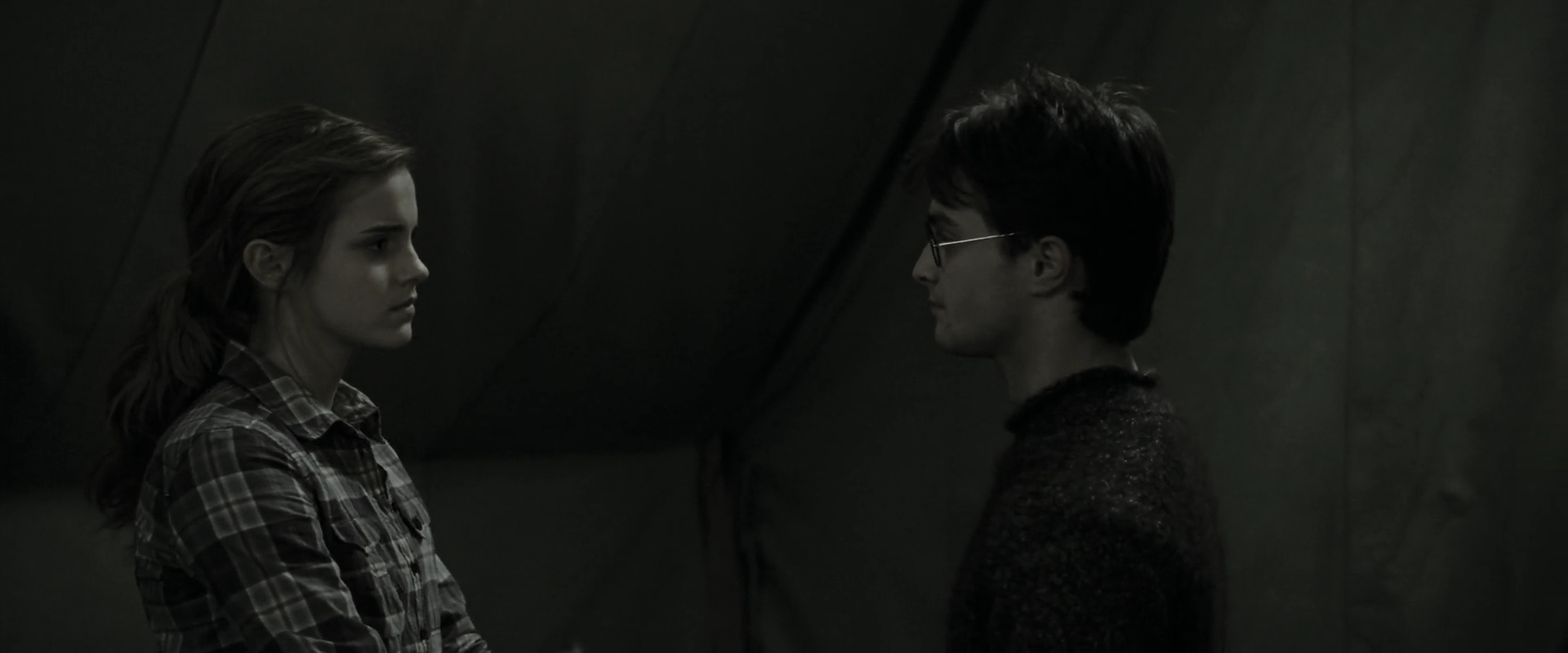 EmmaWatsonFan_dot_nl-HarryPotterAndTheDeathlyHallowsPart1-4716.jpg EmmaWatsonFan_dot_nl-HarryPotterAndTheDeathlyHallowsPart1-4716.jpg