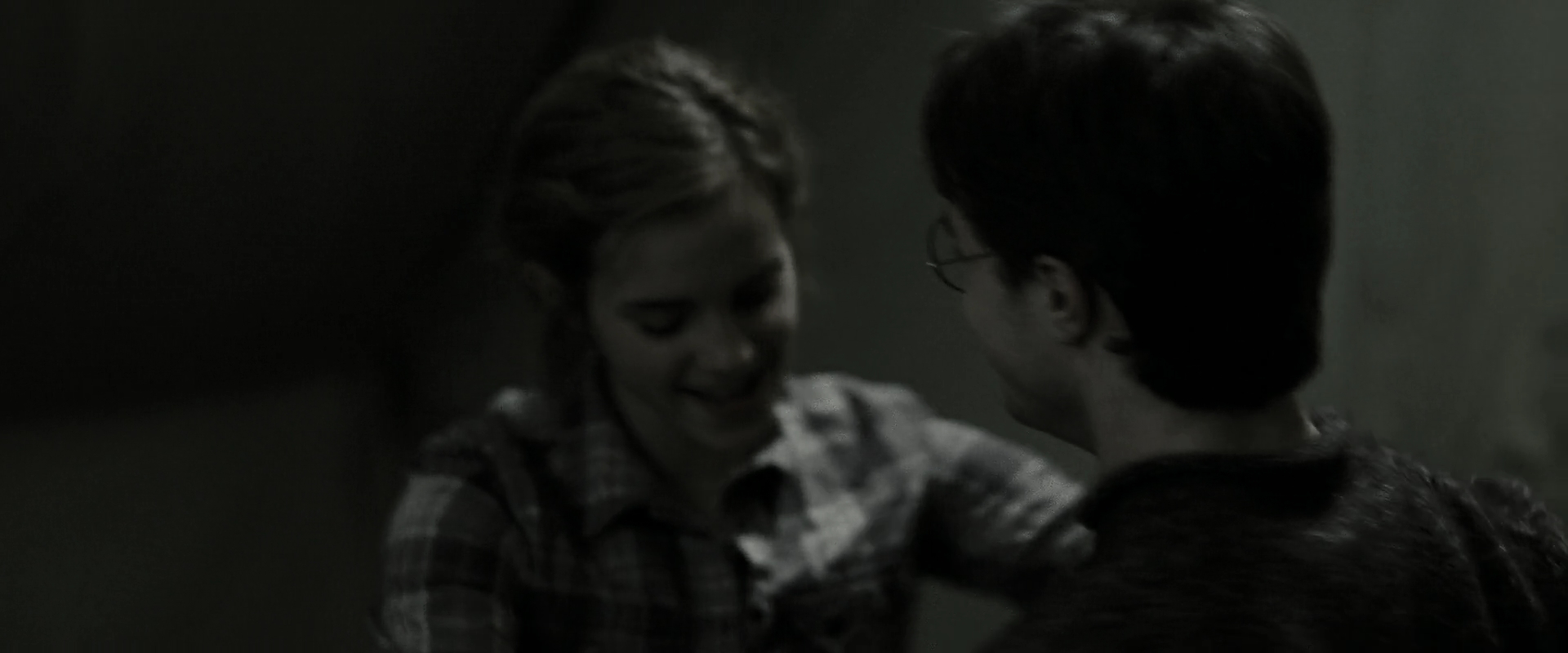 EmmaWatsonFan_dot_nl-HarryPotterAndTheDeathlyHallowsPart1-4742.jpg EmmaWatsonFan_dot_nl-HarryPotterAndTheDeathlyHallowsPart1-4742.jpg