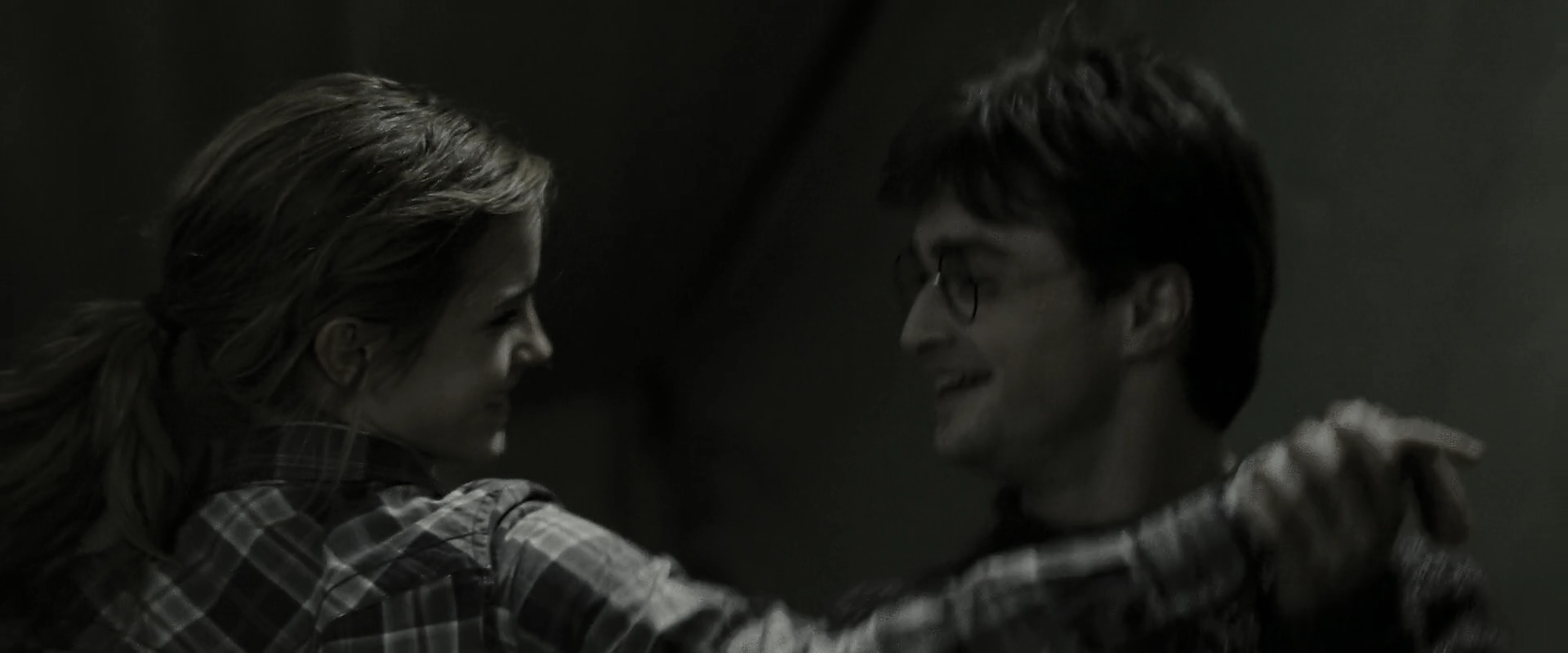 EmmaWatsonFan_dot_nl-HarryPotterAndTheDeathlyHallowsPart1-4750.jpg EmmaWatsonFan_dot_nl-HarryPotterAndTheDeathlyHallowsPart1-4750.jpg