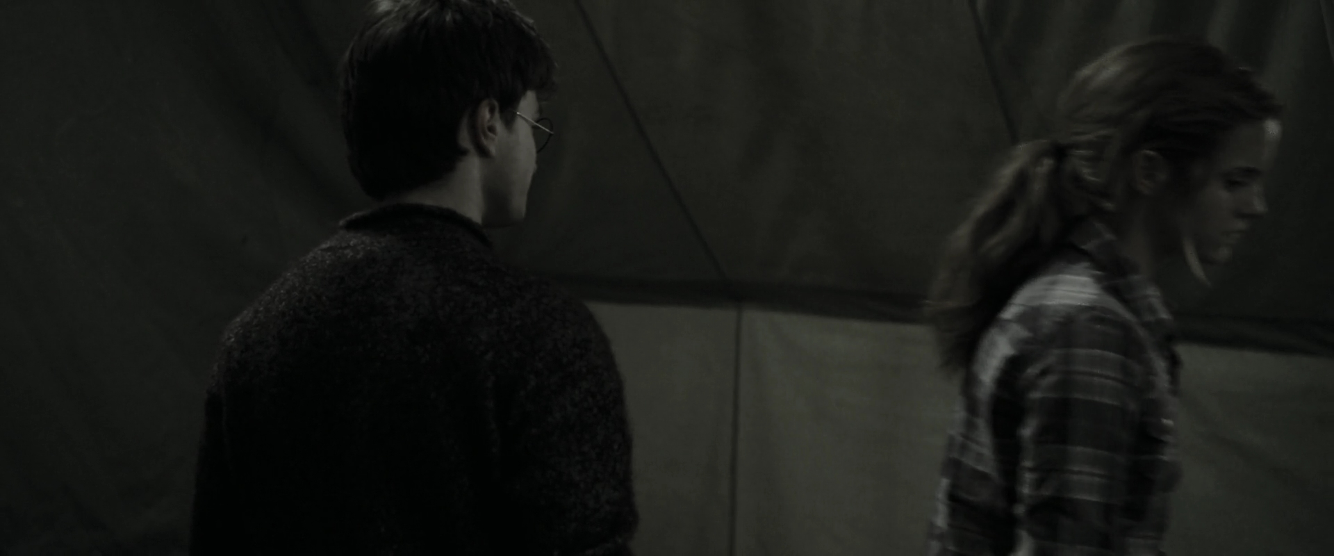 EmmaWatsonFan_dot_nl-HarryPotterAndTheDeathlyHallowsPart1-4778.jpg EmmaWatsonFan_dot_nl-HarryPotterAndTheDeathlyHallowsPart1-4778.jpg