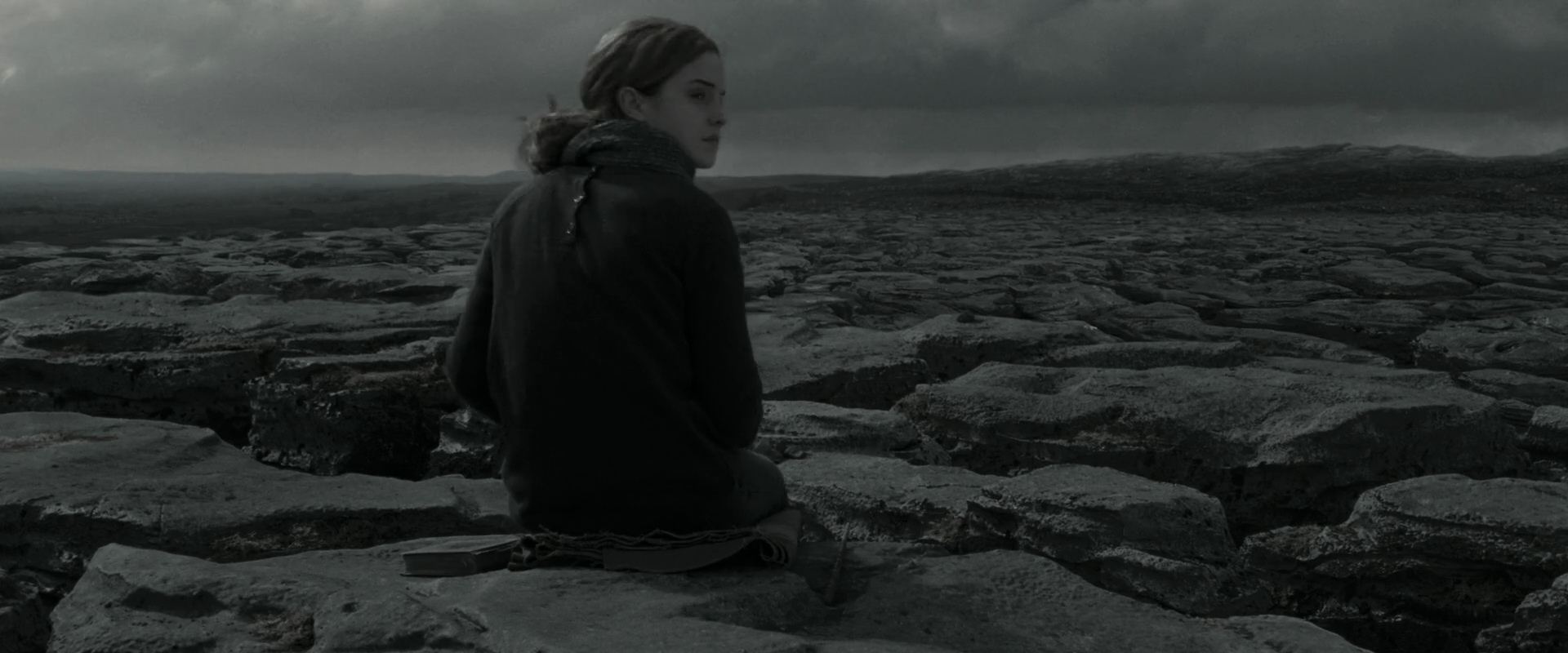 EmmaWatsonFan_dot_nl-HarryPotterAndTheDeathlyHallowsPart1-4820.jpg EmmaWatsonFan_dot_nl-HarryPotterAndTheDeathlyHallowsPart1-4820.jpg