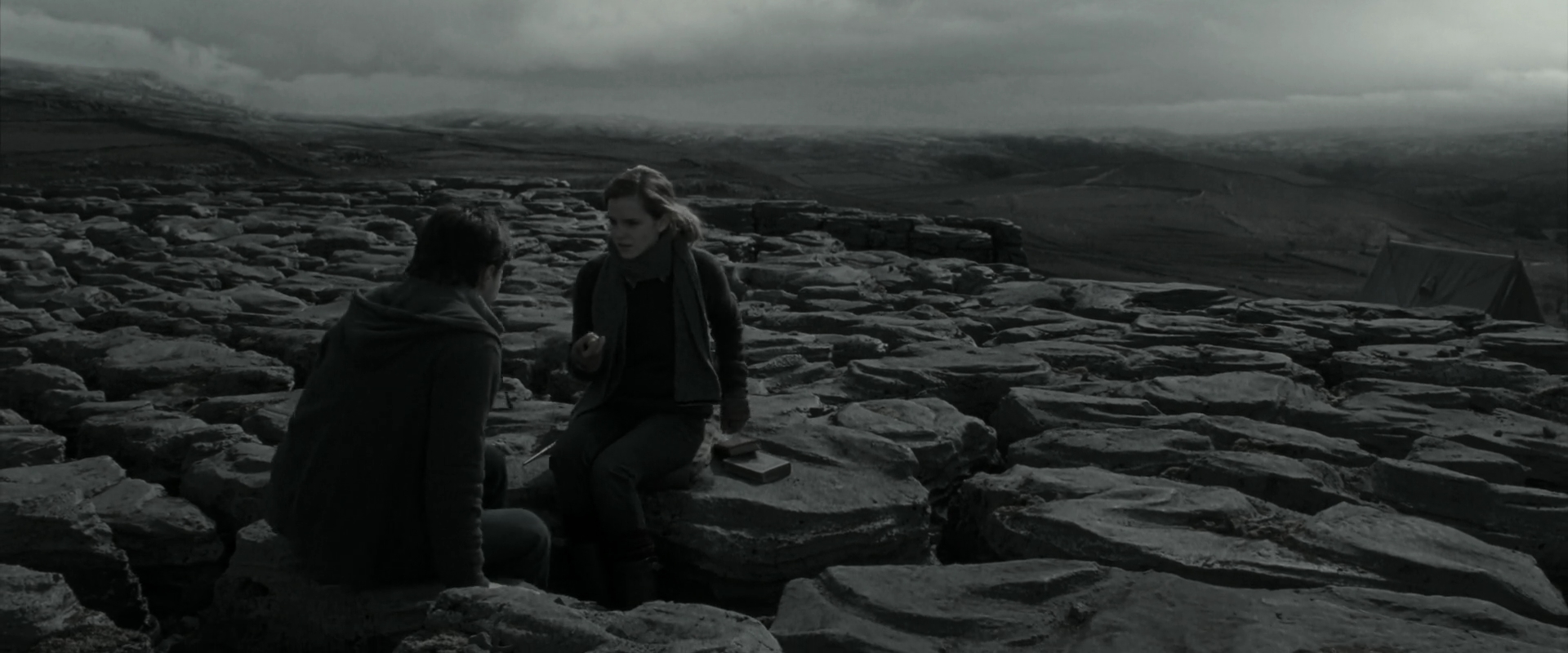 EmmaWatsonFan_dot_nl-HarryPotterAndTheDeathlyHallowsPart1-4830.jpg EmmaWatsonFan_dot_nl-HarryPotterAndTheDeathlyHallowsPart1-4830.jpg