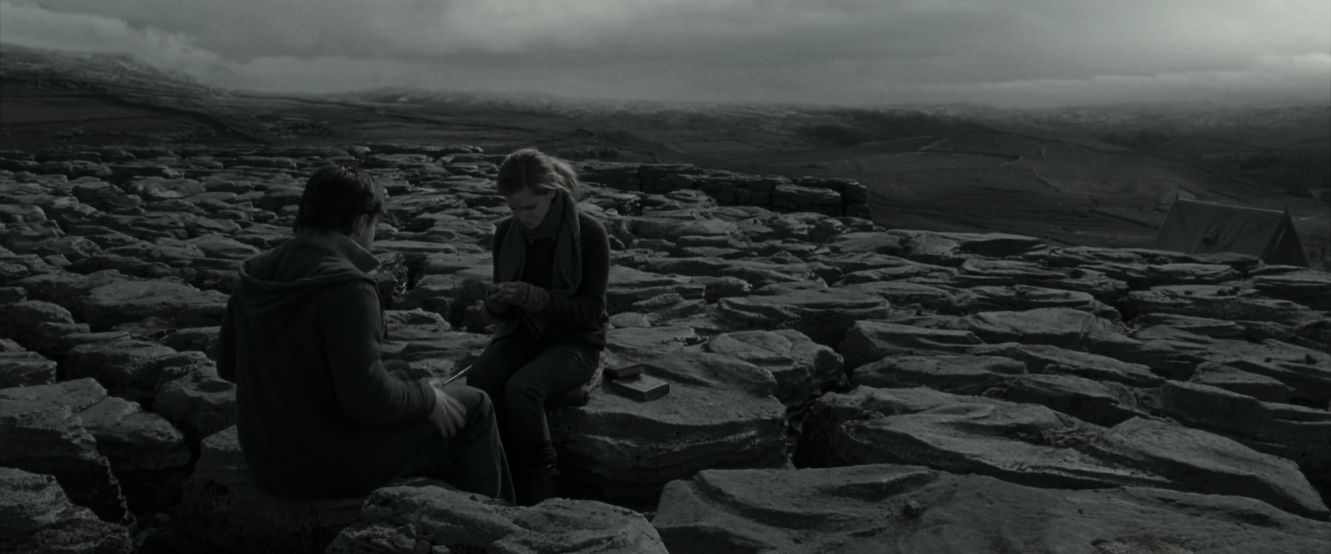 EmmaWatsonFan_dot_nl-HarryPotterAndTheDeathlyHallowsPart1-4831.jpg EmmaWatsonFan_dot_nl-HarryPotterAndTheDeathlyHallowsPart1-4831.jpg