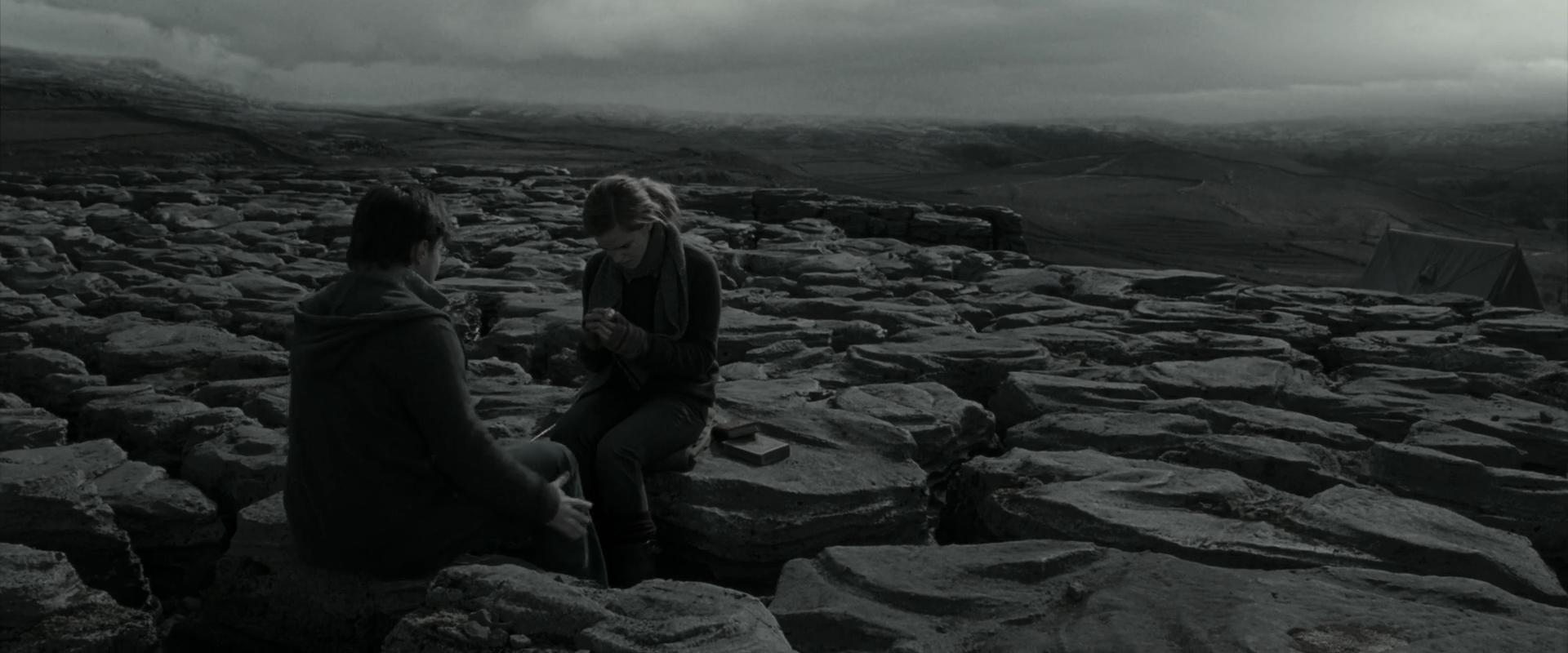 EmmaWatsonFan_dot_nl-HarryPotterAndTheDeathlyHallowsPart1-4832.jpg EmmaWatsonFan_dot_nl-HarryPotterAndTheDeathlyHallowsPart1-4832.jpg