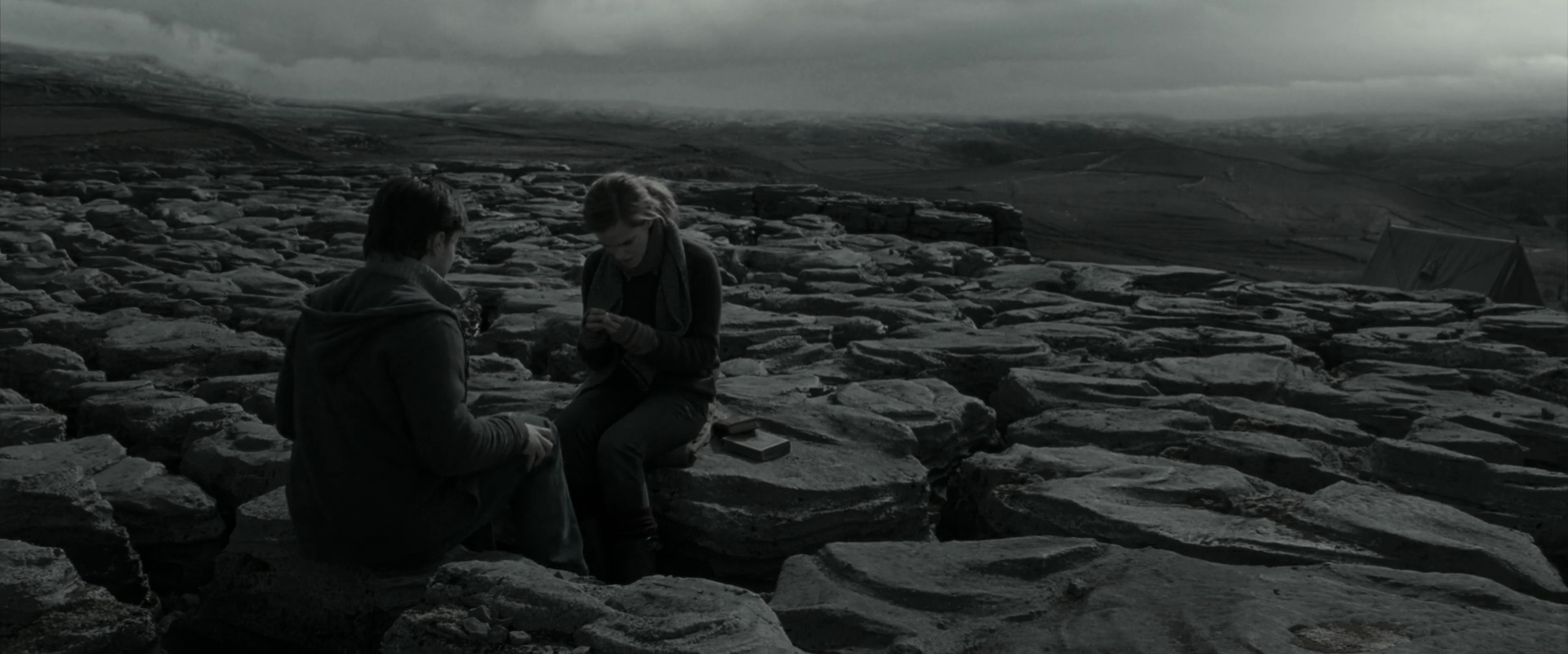 EmmaWatsonFan_dot_nl-HarryPotterAndTheDeathlyHallowsPart1-4833.jpg EmmaWatsonFan_dot_nl-HarryPotterAndTheDeathlyHallowsPart1-4833.jpg