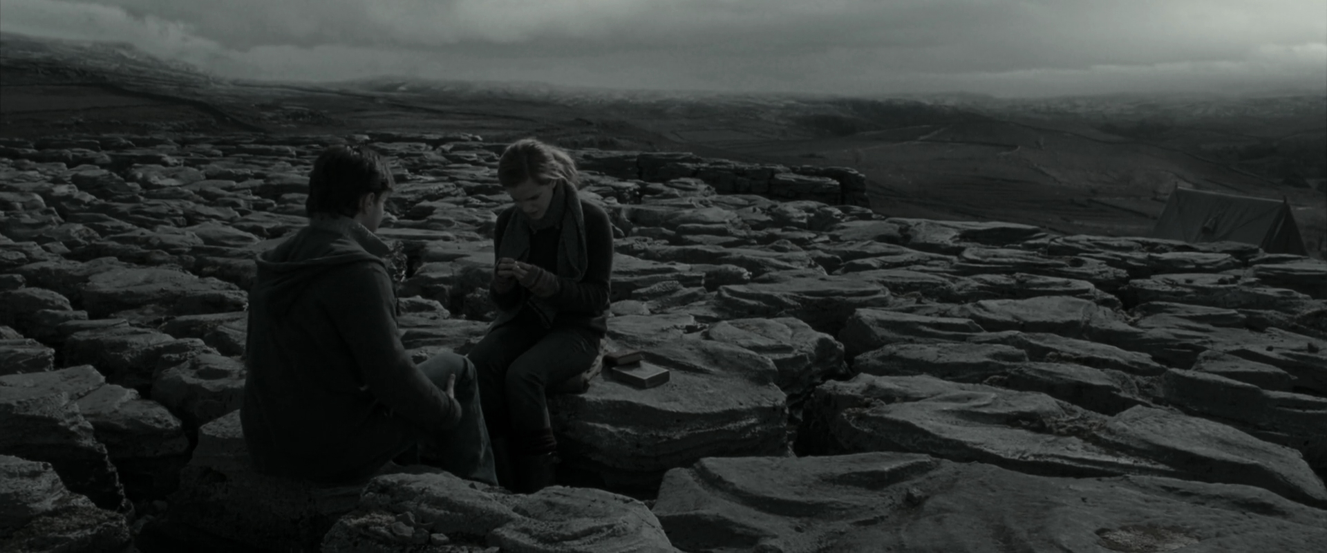 EmmaWatsonFan_dot_nl-HarryPotterAndTheDeathlyHallowsPart1-4834.jpg EmmaWatsonFan_dot_nl-HarryPotterAndTheDeathlyHallowsPart1-4834.jpg