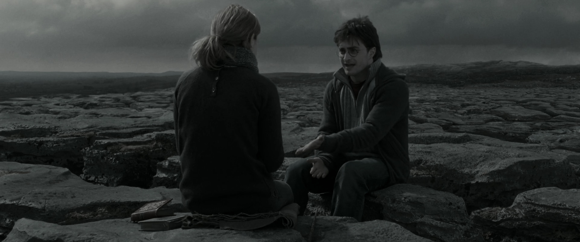 EmmaWatsonFan_dot_nl-HarryPotterAndTheDeathlyHallowsPart1-4835.jpg EmmaWatsonFan_dot_nl-HarryPotterAndTheDeathlyHallowsPart1-4835.jpg