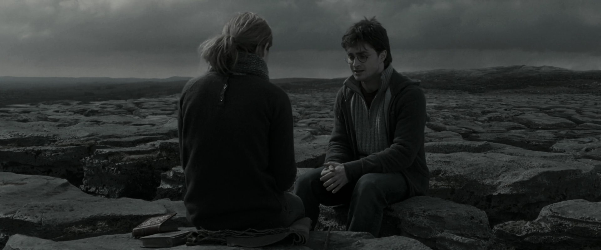 EmmaWatsonFan_dot_nl-HarryPotterAndTheDeathlyHallowsPart1-4837.jpg EmmaWatsonFan_dot_nl-HarryPotterAndTheDeathlyHallowsPart1-4837.jpg