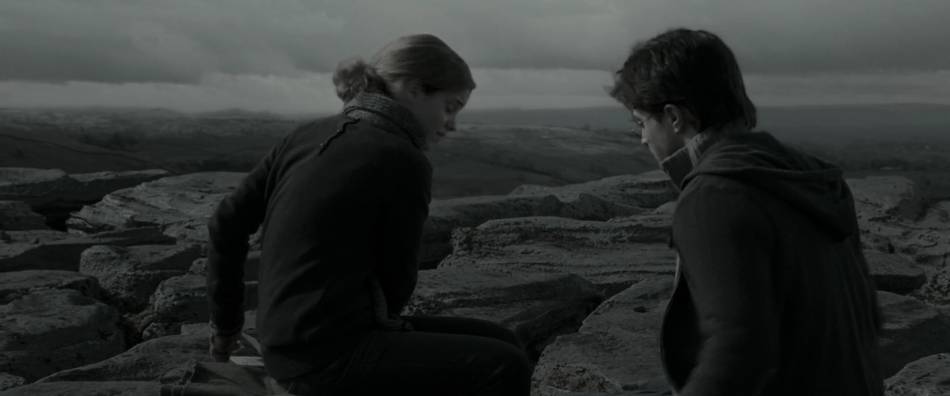 EmmaWatsonFan_dot_nl-HarryPotterAndTheDeathlyHallowsPart1-4841.jpg EmmaWatsonFan_dot_nl-HarryPotterAndTheDeathlyHallowsPart1-4841.jpg