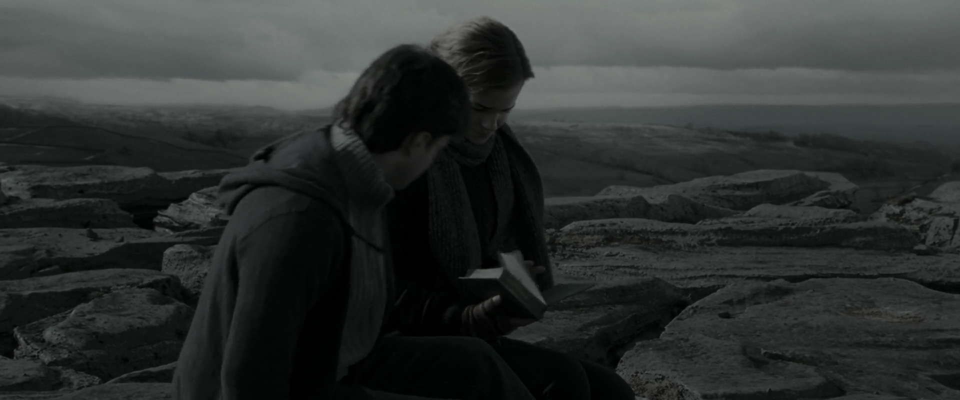 EmmaWatsonFan_dot_nl-HarryPotterAndTheDeathlyHallowsPart1-4844.jpg EmmaWatsonFan_dot_nl-HarryPotterAndTheDeathlyHallowsPart1-4844.jpg