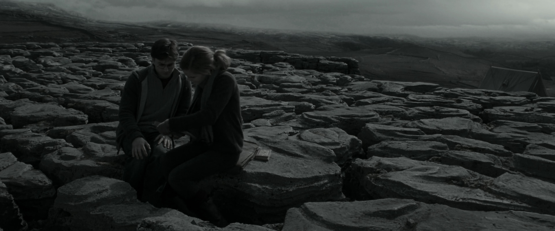 EmmaWatsonFan_dot_nl-HarryPotterAndTheDeathlyHallowsPart1-4846.jpg EmmaWatsonFan_dot_nl-HarryPotterAndTheDeathlyHallowsPart1-4846.jpg