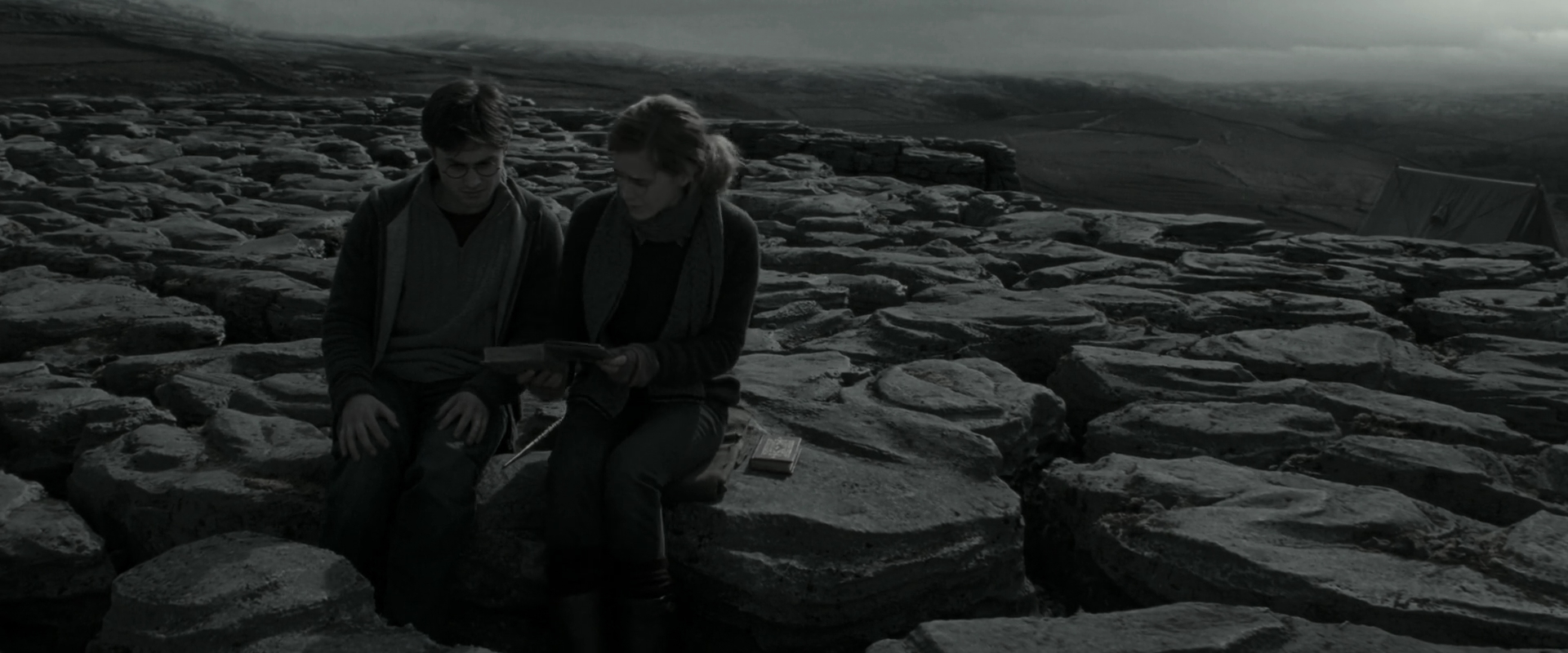 EmmaWatsonFan_dot_nl-HarryPotterAndTheDeathlyHallowsPart1-4854.jpg EmmaWatsonFan_dot_nl-HarryPotterAndTheDeathlyHallowsPart1-4854.jpg