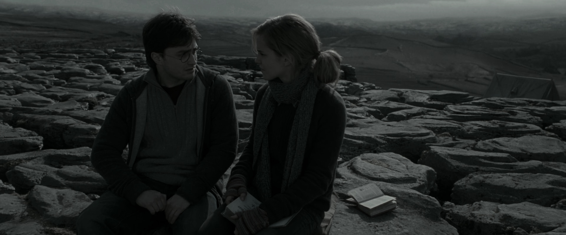 EmmaWatsonFan_dot_nl-HarryPotterAndTheDeathlyHallowsPart1-4863.jpg EmmaWatsonFan_dot_nl-HarryPotterAndTheDeathlyHallowsPart1-4863.jpg