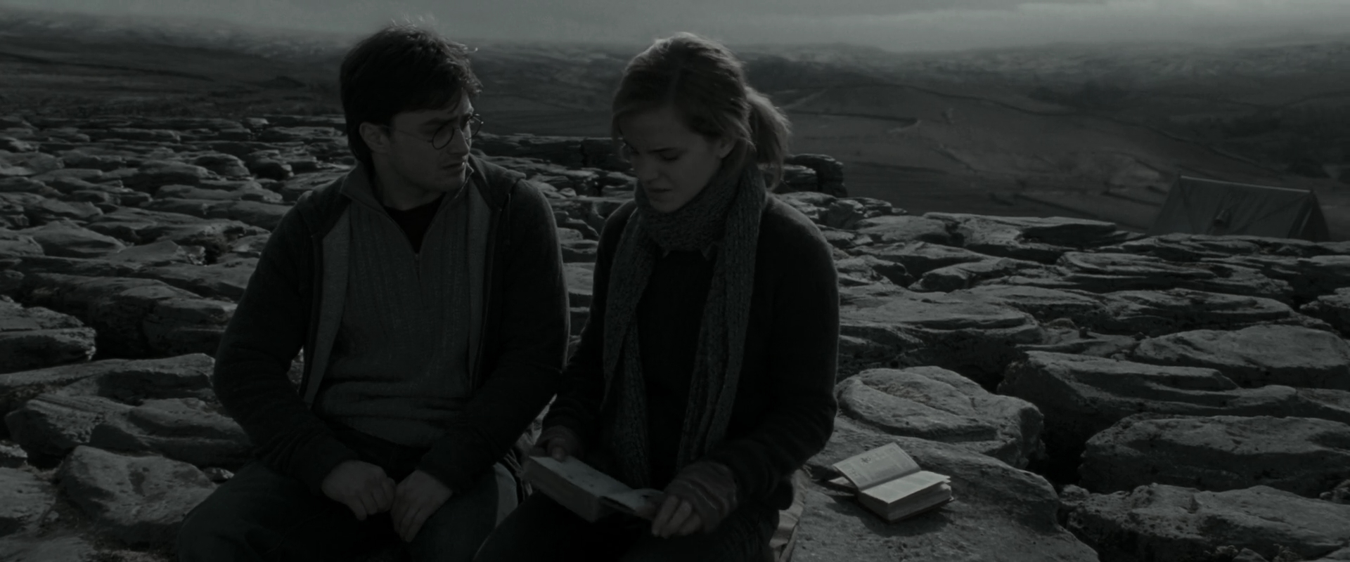 EmmaWatsonFan_dot_nl-HarryPotterAndTheDeathlyHallowsPart1-4864.jpg EmmaWatsonFan_dot_nl-HarryPotterAndTheDeathlyHallowsPart1-4864.jpg