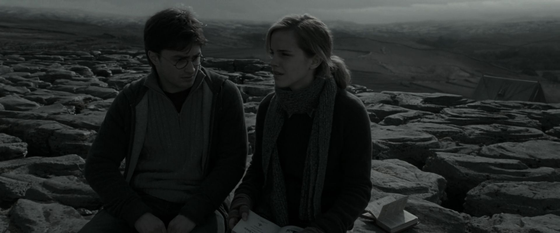 EmmaWatsonFan_dot_nl-HarryPotterAndTheDeathlyHallowsPart1-4868.jpg EmmaWatsonFan_dot_nl-HarryPotterAndTheDeathlyHallowsPart1-4868.jpg