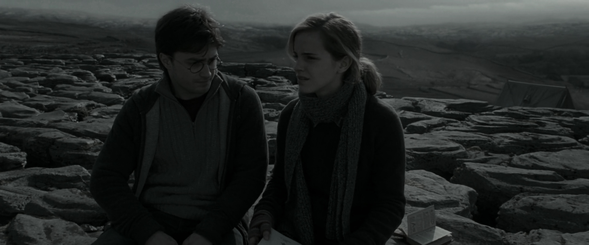 EmmaWatsonFan_dot_nl-HarryPotterAndTheDeathlyHallowsPart1-4869.jpg EmmaWatsonFan_dot_nl-HarryPotterAndTheDeathlyHallowsPart1-4869.jpg