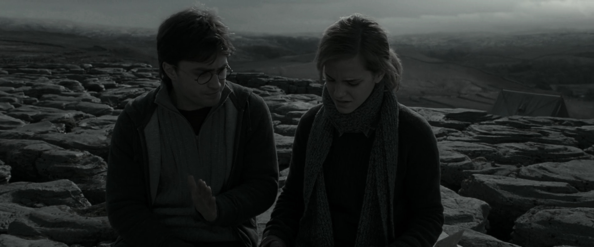 EmmaWatsonFan_dot_nl-HarryPotterAndTheDeathlyHallowsPart1-4873.jpg EmmaWatsonFan_dot_nl-HarryPotterAndTheDeathlyHallowsPart1-4873.jpg