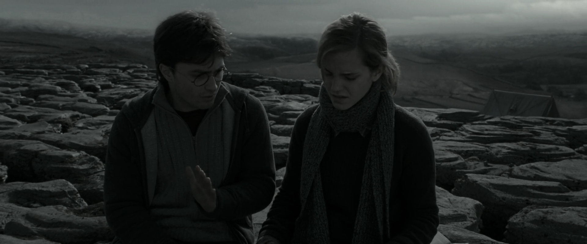 EmmaWatsonFan_dot_nl-HarryPotterAndTheDeathlyHallowsPart1-4874.jpg EmmaWatsonFan_dot_nl-HarryPotterAndTheDeathlyHallowsPart1-4874.jpg