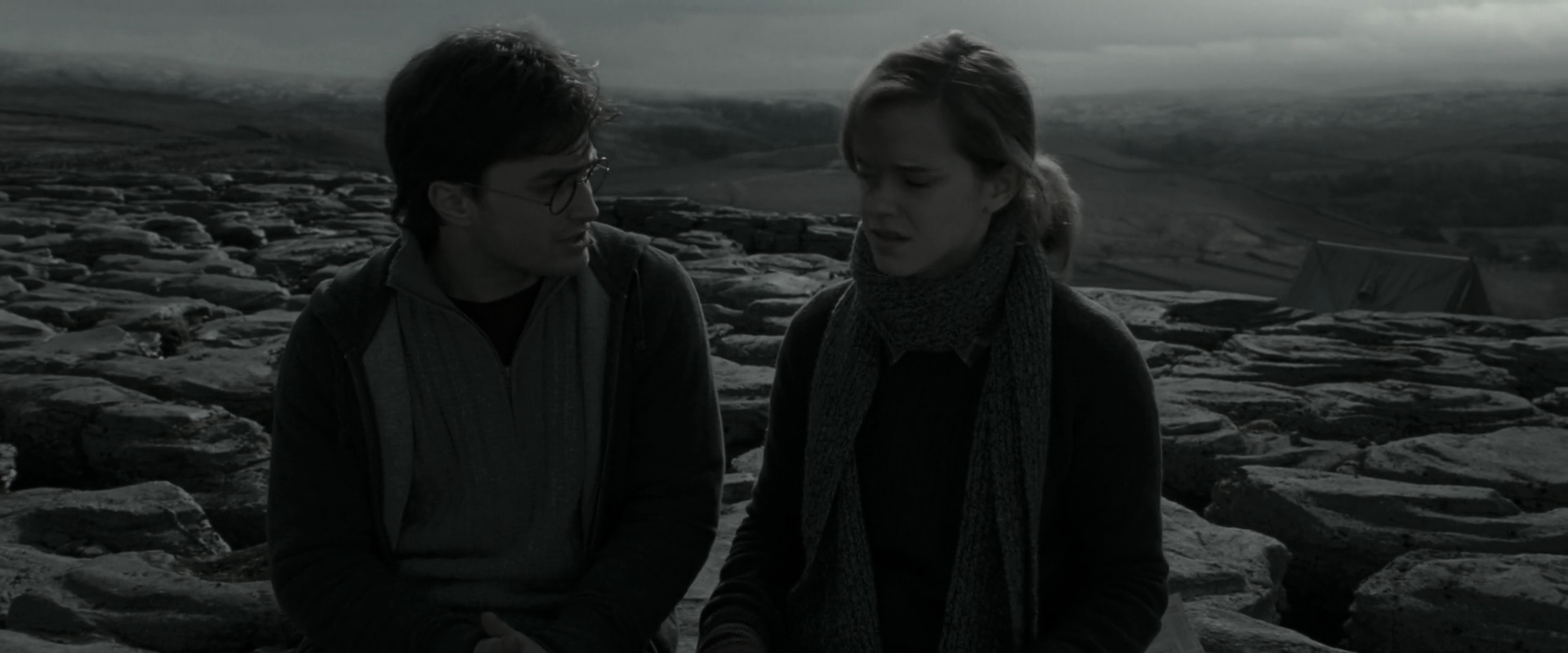 EmmaWatsonFan_dot_nl-HarryPotterAndTheDeathlyHallowsPart1-4875.jpg EmmaWatsonFan_dot_nl-HarryPotterAndTheDeathlyHallowsPart1-4875.jpg