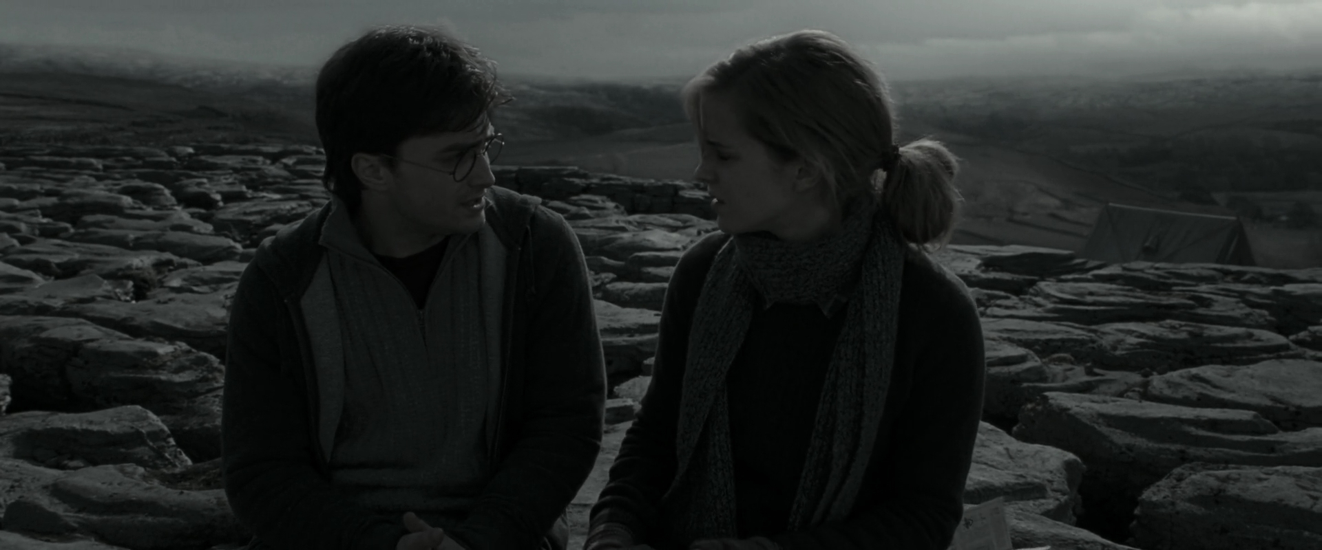 EmmaWatsonFan_dot_nl-HarryPotterAndTheDeathlyHallowsPart1-4876.jpg EmmaWatsonFan_dot_nl-HarryPotterAndTheDeathlyHallowsPart1-4876.jpg