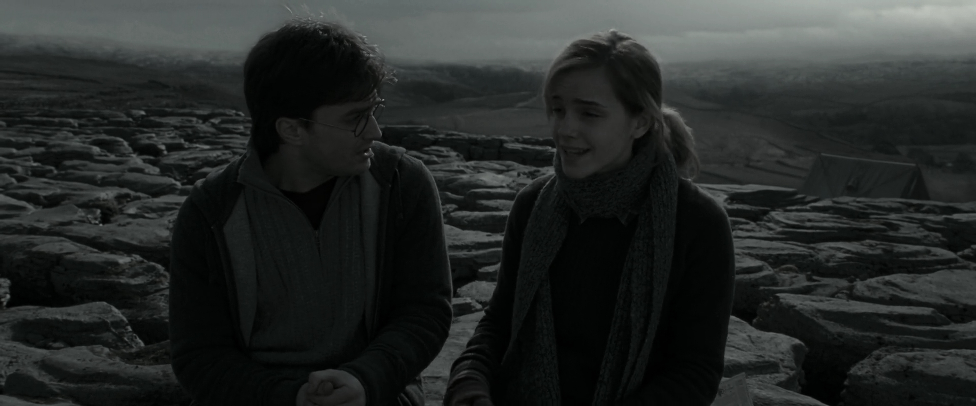 EmmaWatsonFan_dot_nl-HarryPotterAndTheDeathlyHallowsPart1-4880.jpg EmmaWatsonFan_dot_nl-HarryPotterAndTheDeathlyHallowsPart1-4880.jpg