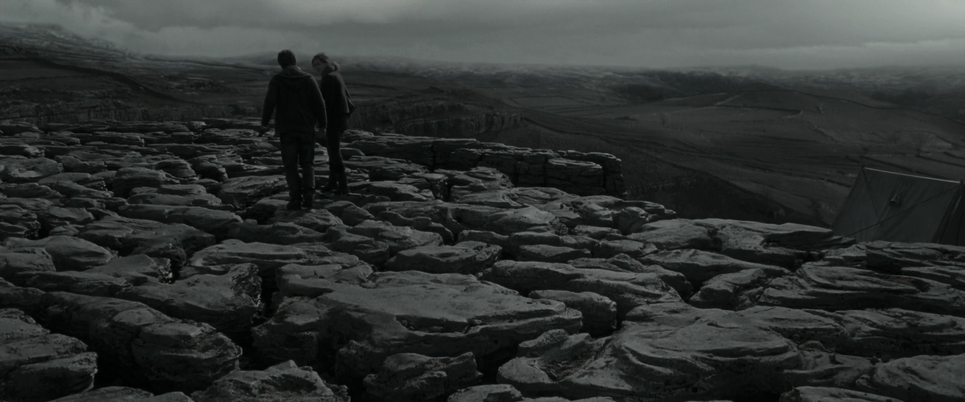 EmmaWatsonFan_dot_nl-HarryPotterAndTheDeathlyHallowsPart1-4907.jpg EmmaWatsonFan_dot_nl-HarryPotterAndTheDeathlyHallowsPart1-4907.jpg