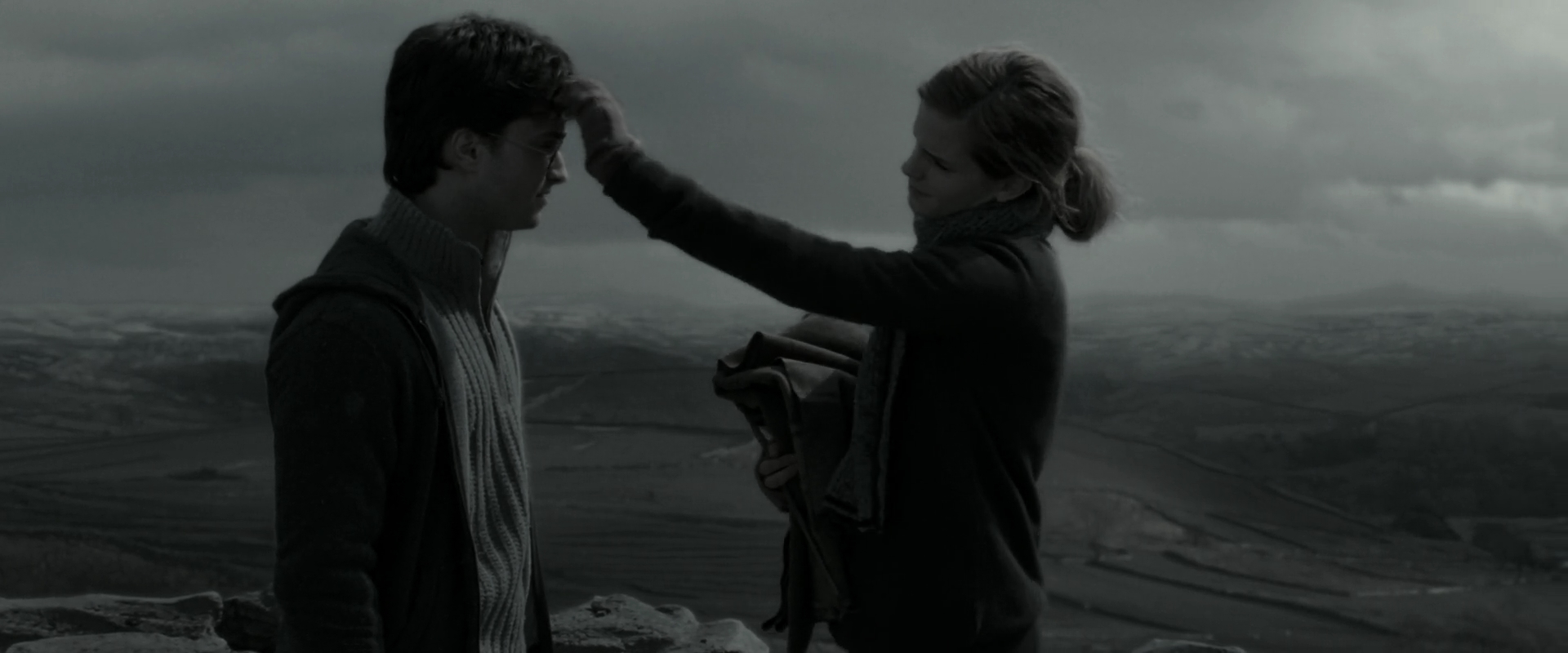 EmmaWatsonFan_dot_nl-HarryPotterAndTheDeathlyHallowsPart1-4920.jpg EmmaWatsonFan_dot_nl-HarryPotterAndTheDeathlyHallowsPart1-4920.jpg