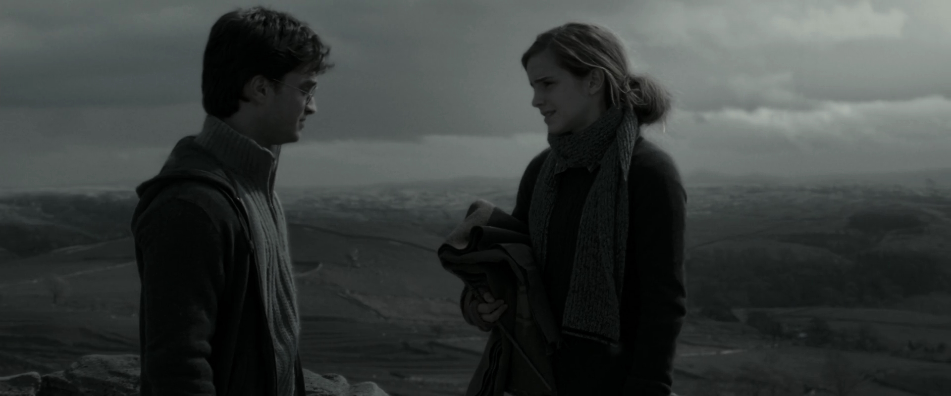 EmmaWatsonFan_dot_nl-HarryPotterAndTheDeathlyHallowsPart1-4927.jpg EmmaWatsonFan_dot_nl-HarryPotterAndTheDeathlyHallowsPart1-4927.jpg