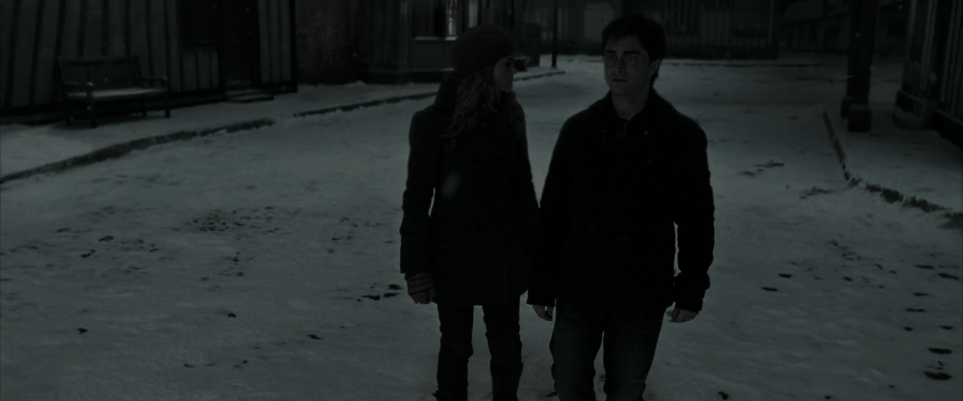 EmmaWatsonFan_dot_nl-HarryPotterAndTheDeathlyHallowsPart1-4946.jpg EmmaWatsonFan_dot_nl-HarryPotterAndTheDeathlyHallowsPart1-4946.jpg