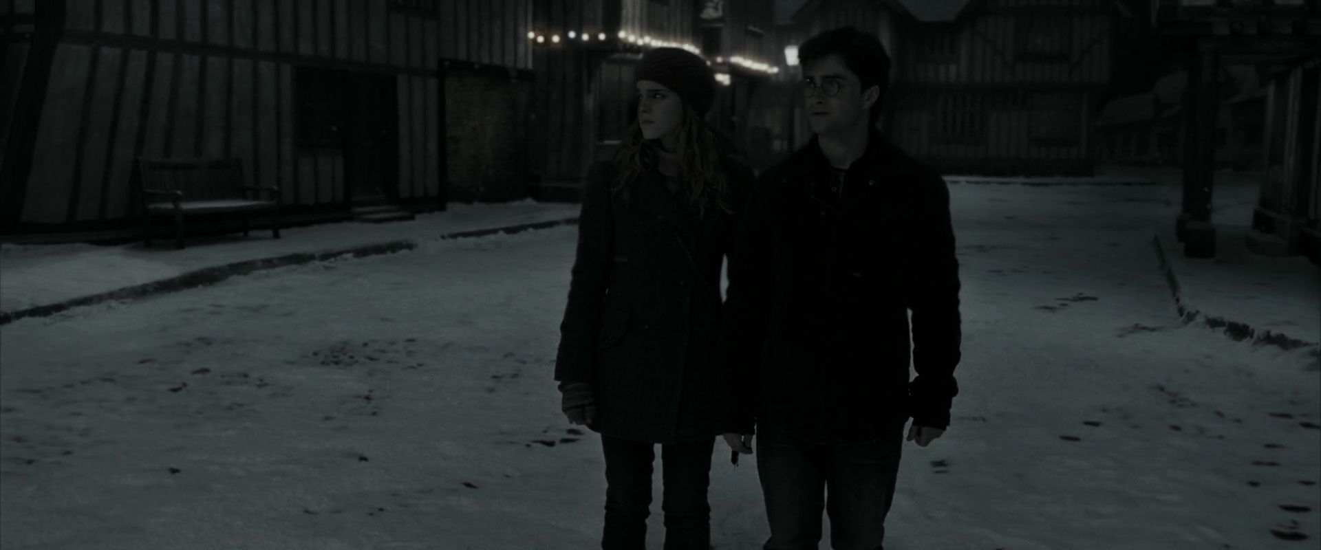 EmmaWatsonFan_dot_nl-HarryPotterAndTheDeathlyHallowsPart1-4951.jpg EmmaWatsonFan_dot_nl-HarryPotterAndTheDeathlyHallowsPart1-4951.jpg