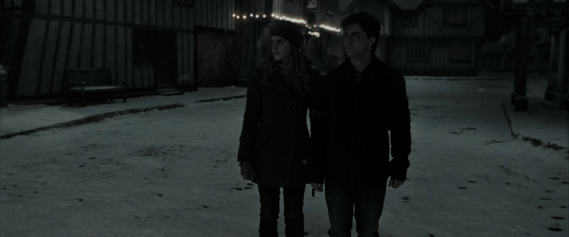 EmmaWatsonFan_dot_nl-HarryPotterAndTheDeathlyHallowsPart1-4952.jpg EmmaWatsonFan_dot_nl-HarryPotterAndTheDeathlyHallowsPart1-4952.jpg