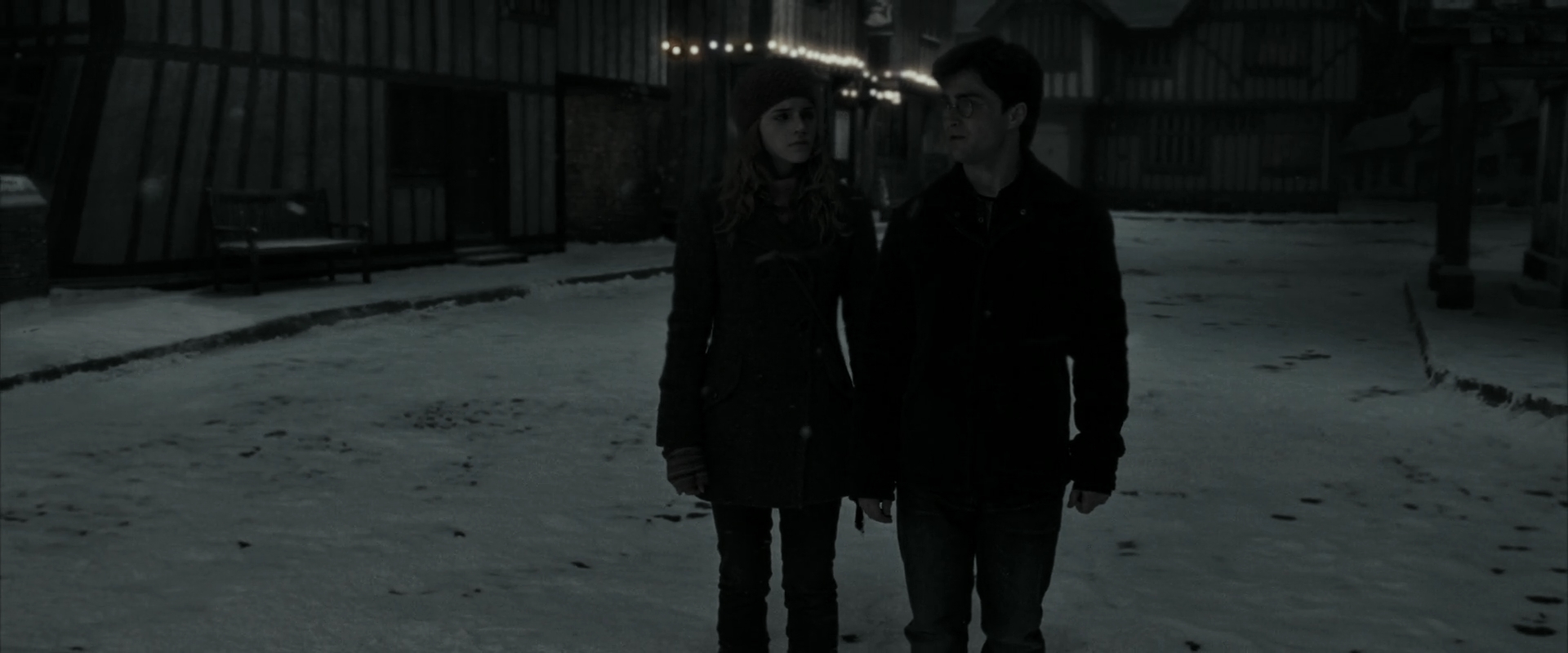 EmmaWatsonFan_dot_nl-HarryPotterAndTheDeathlyHallowsPart1-4953.jpg EmmaWatsonFan_dot_nl-HarryPotterAndTheDeathlyHallowsPart1-4953.jpg