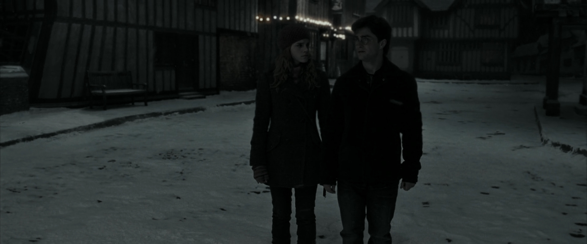 EmmaWatsonFan_dot_nl-HarryPotterAndTheDeathlyHallowsPart1-4954.jpg EmmaWatsonFan_dot_nl-HarryPotterAndTheDeathlyHallowsPart1-4954.jpg